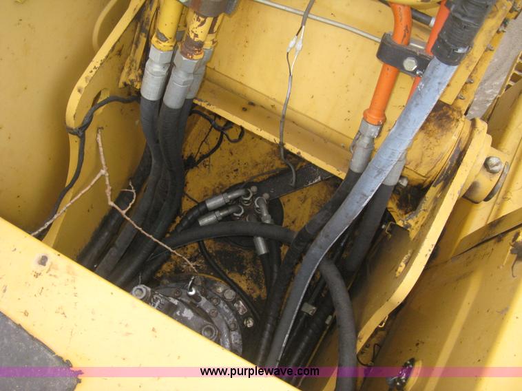 image for item E3378 1998 John Deere 200LC excavator