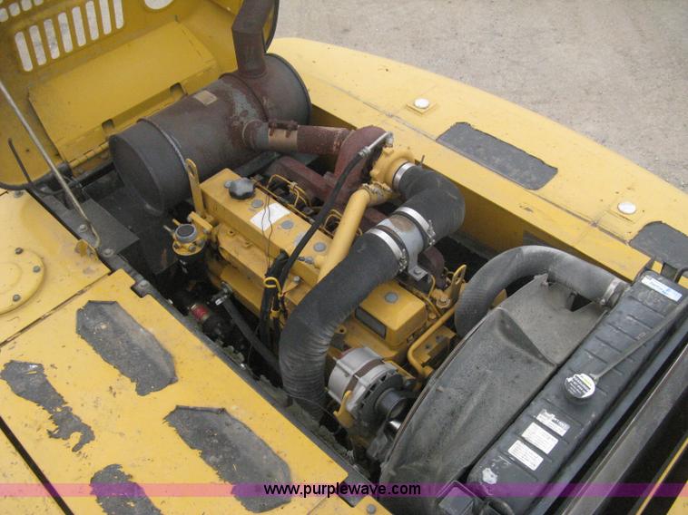 image for item E3378 1998 John Deere 200LC excavator