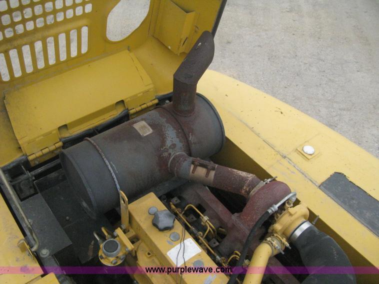 image for item E3378 1998 John Deere 200LC excavator