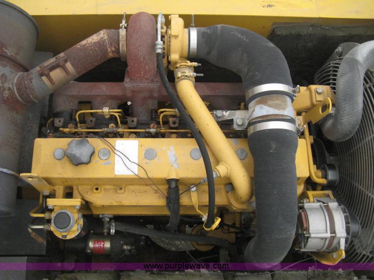 image for item E3378 1998 John Deere 200LC excavator