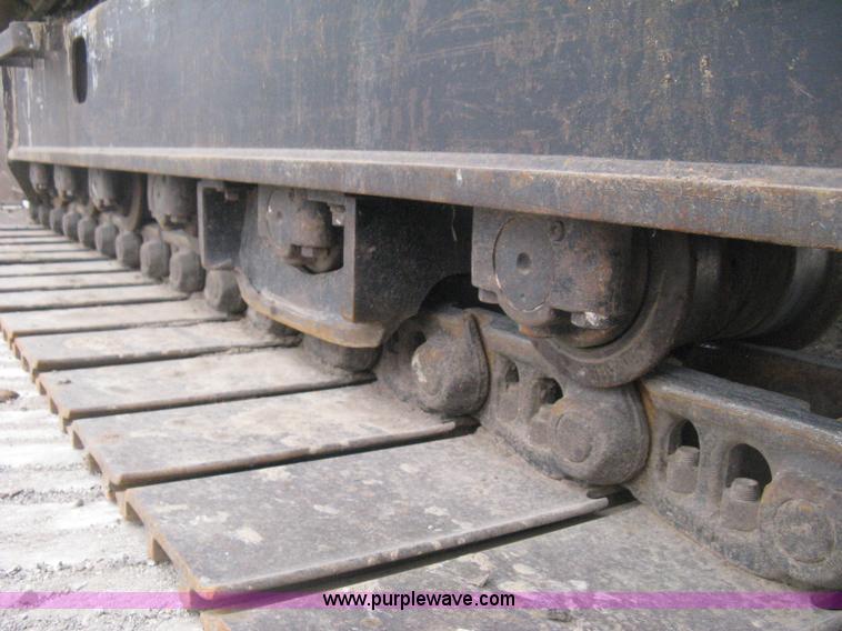 image for item E3378 1998 John Deere 200LC excavator