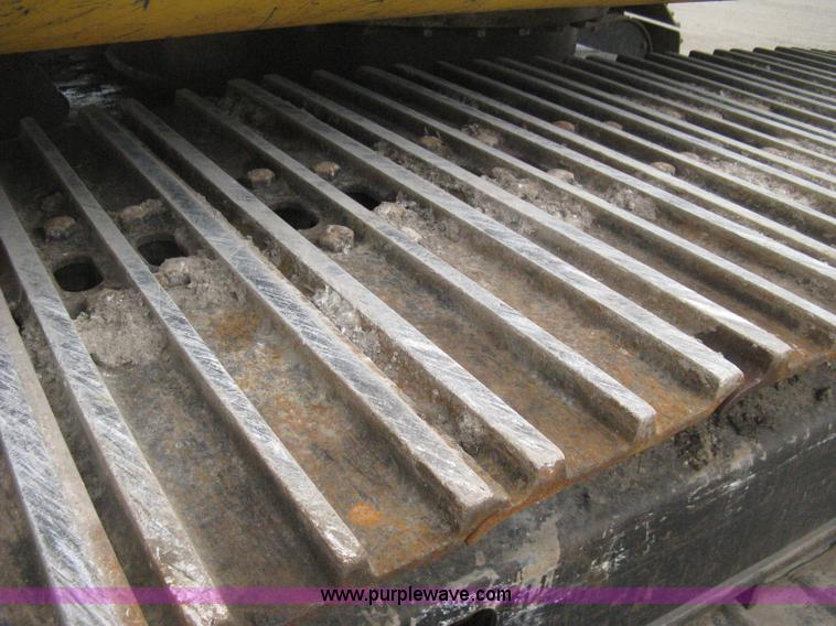 image for item E3378 1998 John Deere 200LC excavator