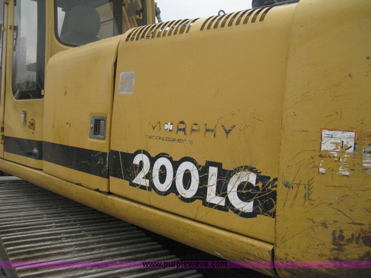 image for item E3378 1998 John Deere 200LC excavator