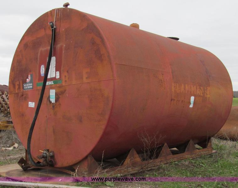 image for item E3891 10,000 gallon fuel storage tank