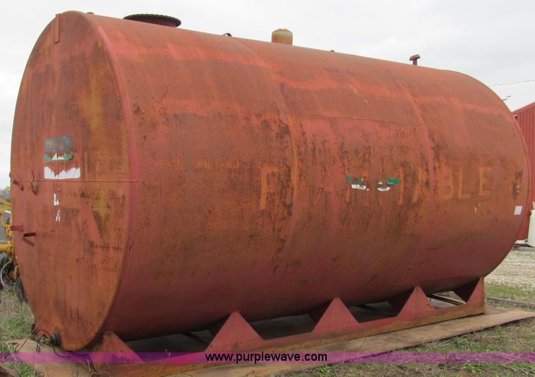 image for item E3891 10,000 gallon fuel storage tank
