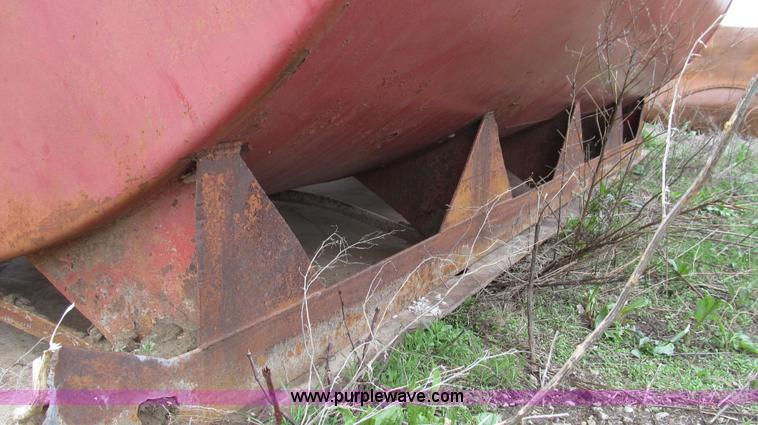 image for item E3891 10,000 gallon fuel storage tank