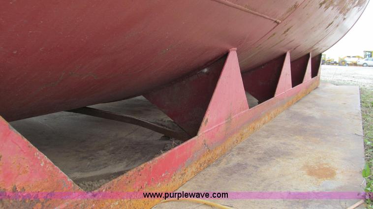 image for item E3891 10,000 gallon fuel storage tank
