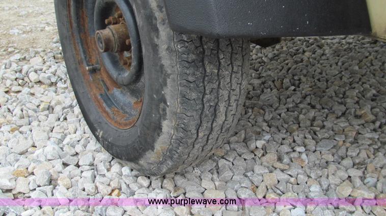 image for item E3892 2006 Ingersoll Rand 185 air compressor