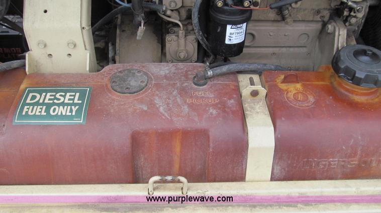 image for item E3892 2006 Ingersoll Rand 185 air compressor