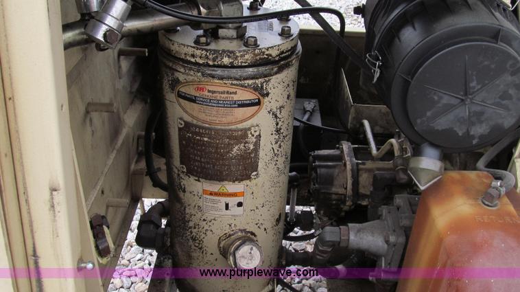image for item E3892 2006 Ingersoll Rand 185 air compressor