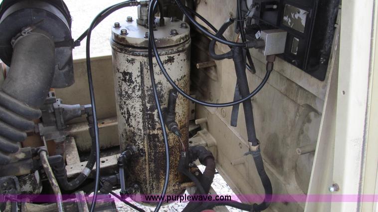 image for item E3892 2006 Ingersoll Rand 185 air compressor