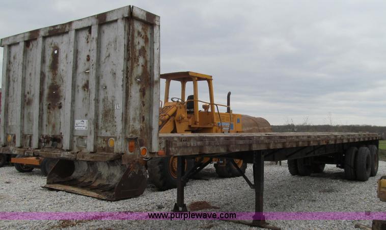 image for item E3893 1972 Fruehauf flatbed trailer