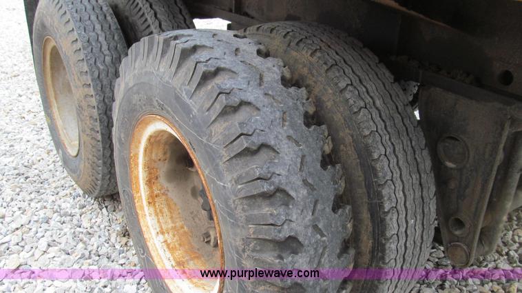 image for item E3893 1972 Fruehauf flatbed trailer