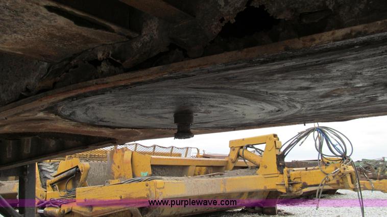 image for item E3893 1972 Fruehauf flatbed trailer