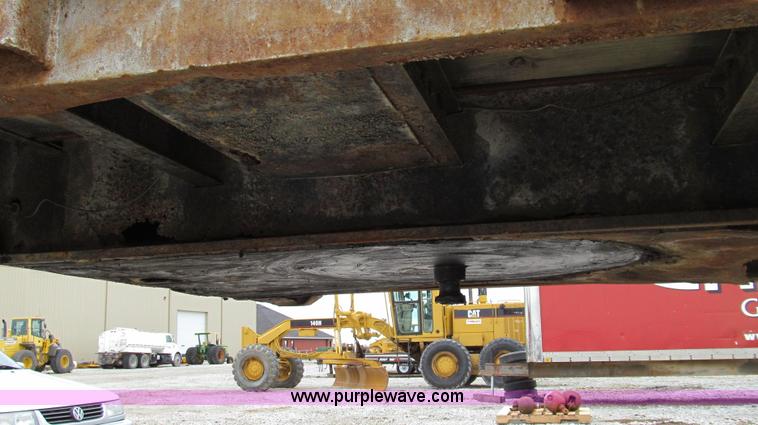 image for item E3893 1972 Fruehauf flatbed trailer