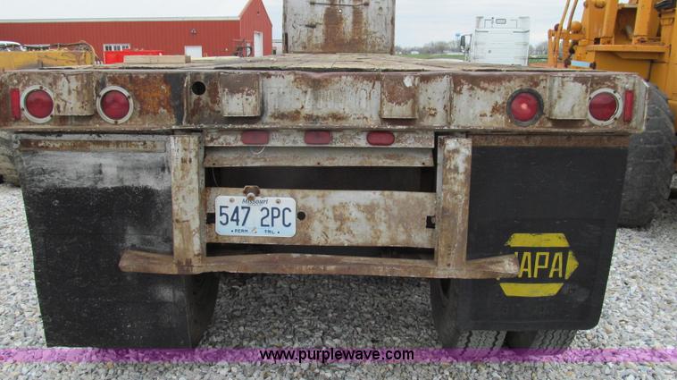 image for item E3893 1972 Fruehauf flatbed trailer