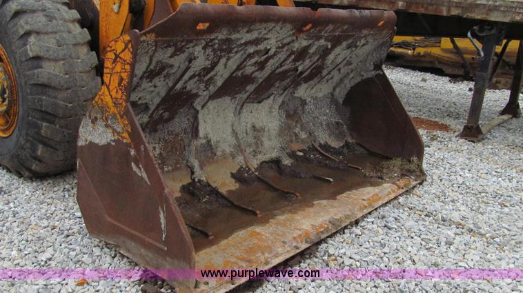 image for item E3894 1984 Kobelco LK600 articulated wheel loader