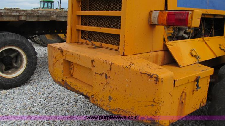 image for item E3894 1984 Kobelco LK600 articulated wheel loader