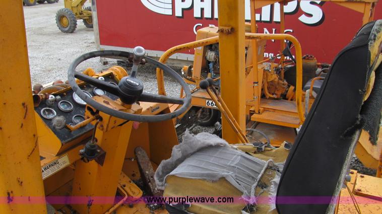 image for item E3894 1984 Kobelco LK600 articulated wheel loader