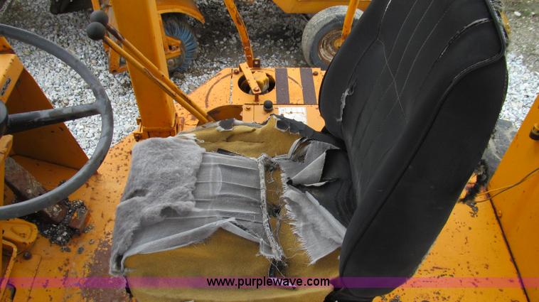 image for item E3894 1984 Kobelco LK600 articulated wheel loader
