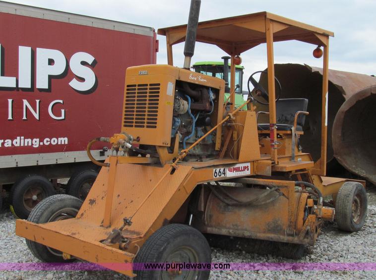 image for item E3895 Broce T-20 broom