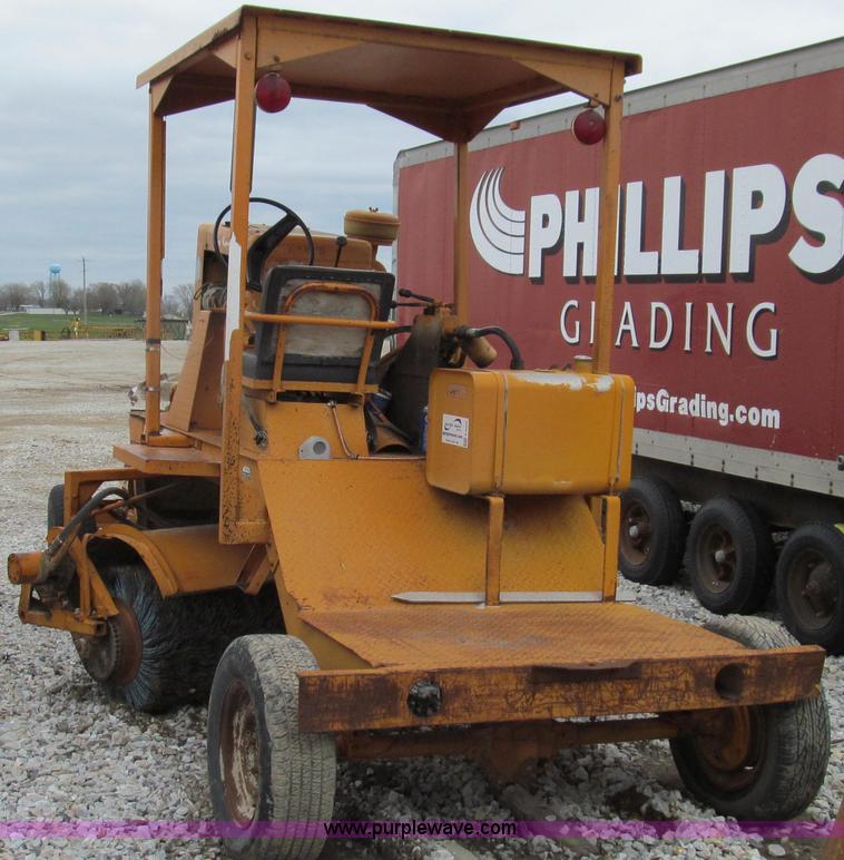 image for item E3895 Broce T-20 broom