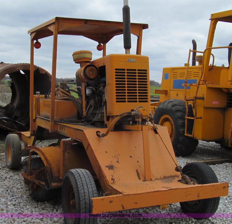 image for item E3895 Broce T-20 broom