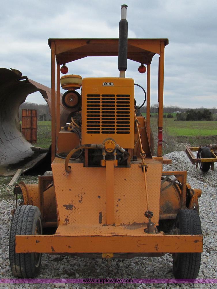 image for item E3895 Broce T-20 broom