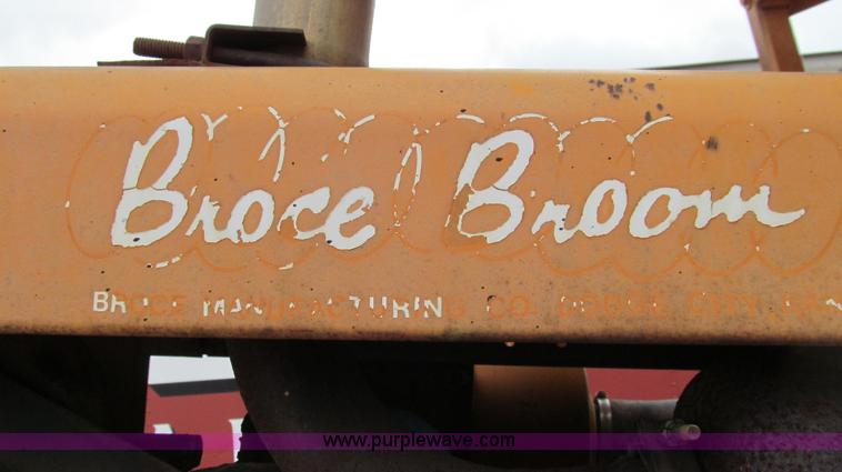 image for item E3895 Broce T-20 broom