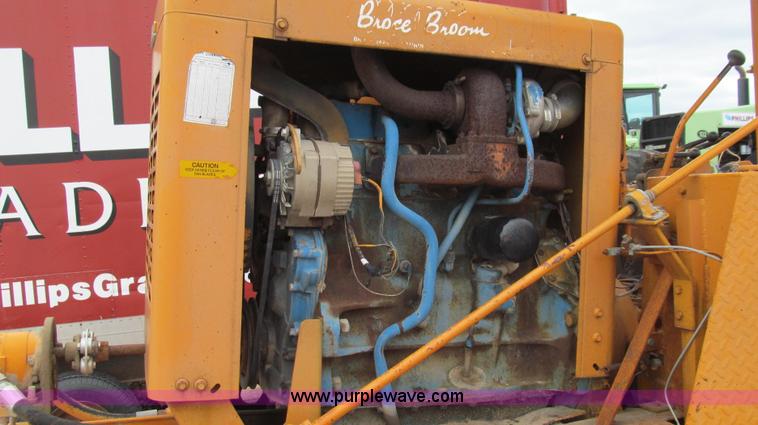 image for item E3895 Broce T-20 broom