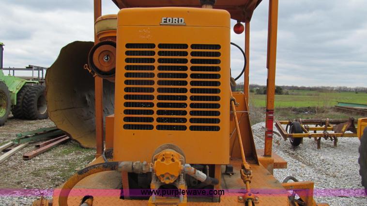 image for item E3895 Broce T-20 broom