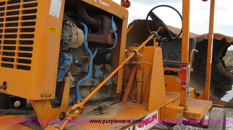 image for item E3895 Broce T-20 broom