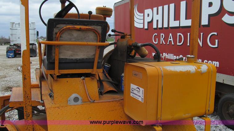 image for item E3895 Broce T-20 broom