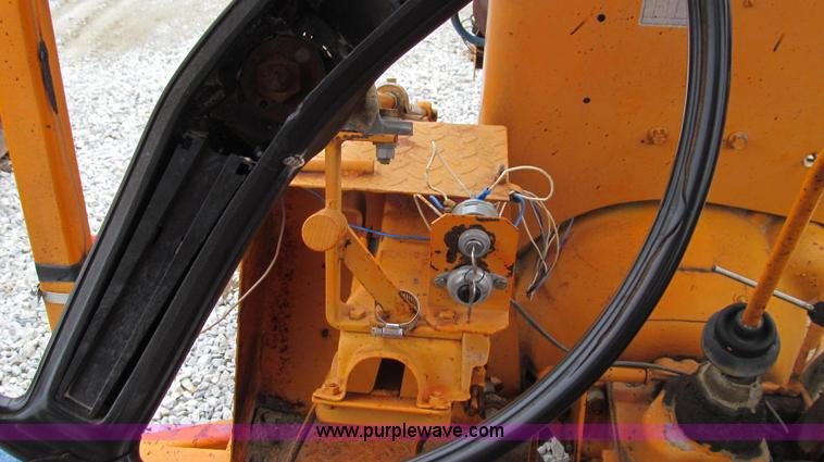 image for item E3895 Broce T-20 broom