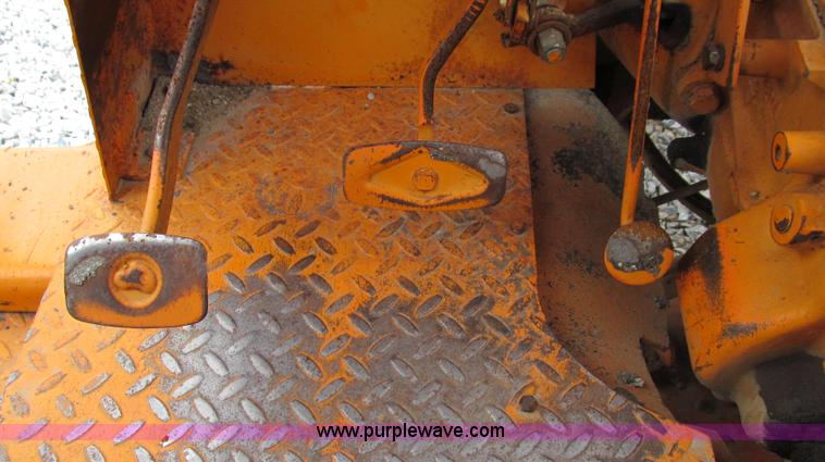 image for item E3895 Broce T-20 broom