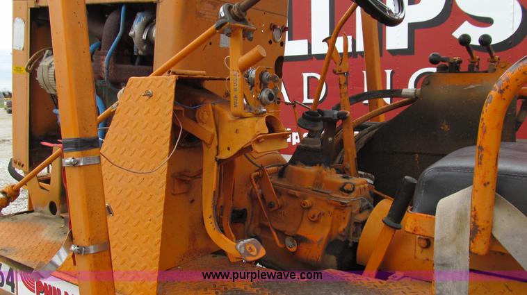 image for item E3895 Broce T-20 broom