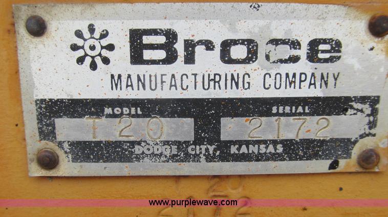 image for item E3895 Broce T-20 broom