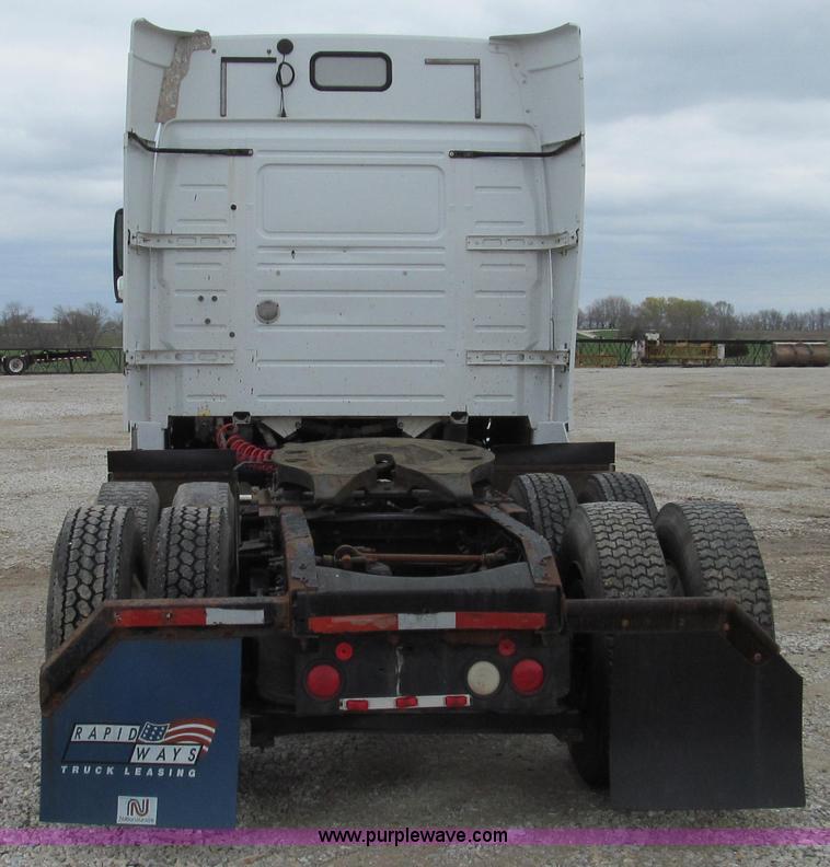 image for item E3896 1998 Volvo VN semi truck