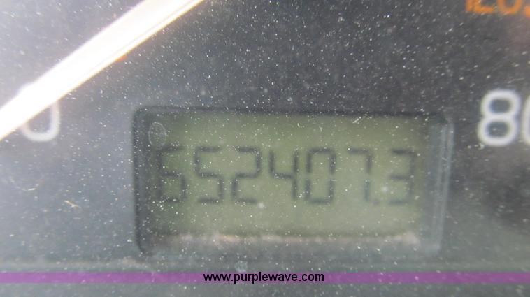 image for item E3896 1998 Volvo VN semi truck