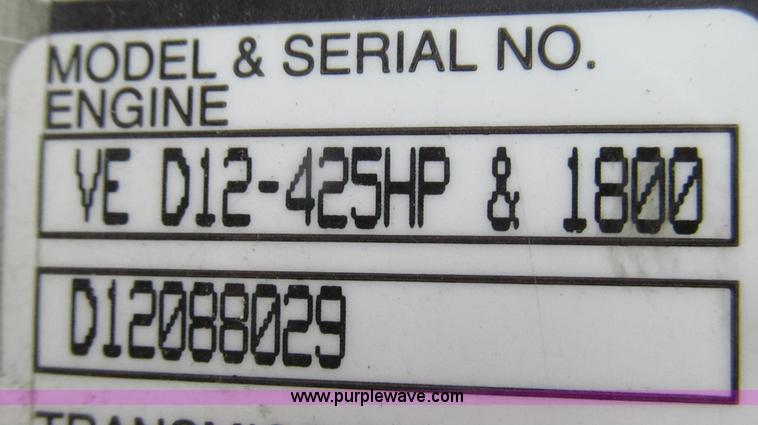 image for item E3896 1998 Volvo VN semi truck