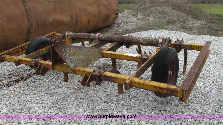 image for item E3897 Chisel plow