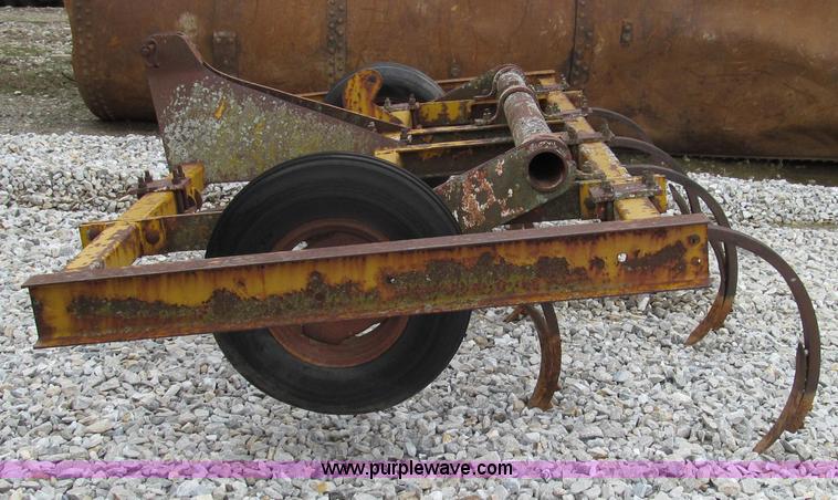 image for item E3897 Chisel plow
