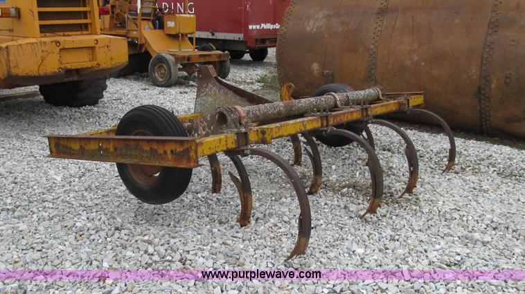 image for item E3897 Chisel plow