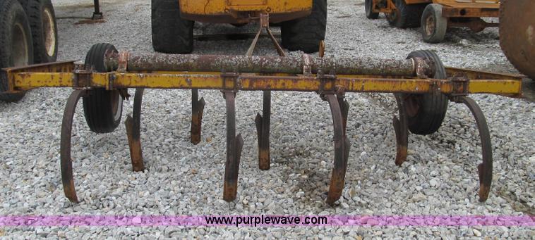 image for item E3897 Chisel plow