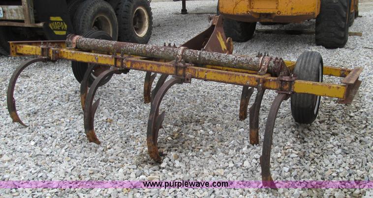 image for item E3897 Chisel plow