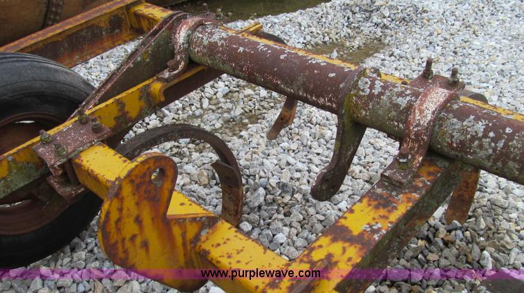 image for item E3897 Chisel plow