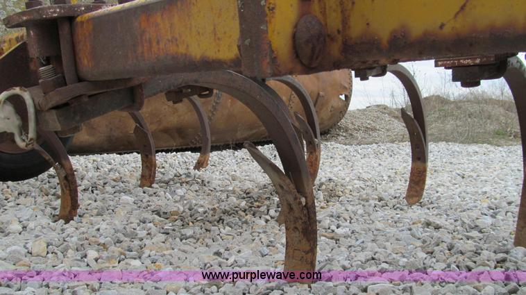 image for item E3897 Chisel plow