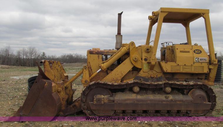 image for item E3898 1974 Caterpillar 977L track loader