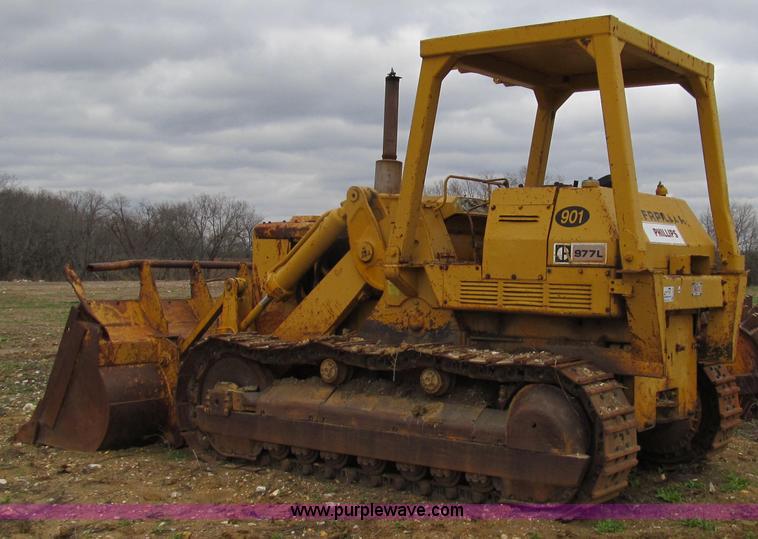 image for item E3898 1974 Caterpillar 977L track loader
