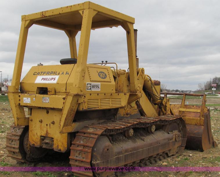 image for item E3898 1974 Caterpillar 977L track loader